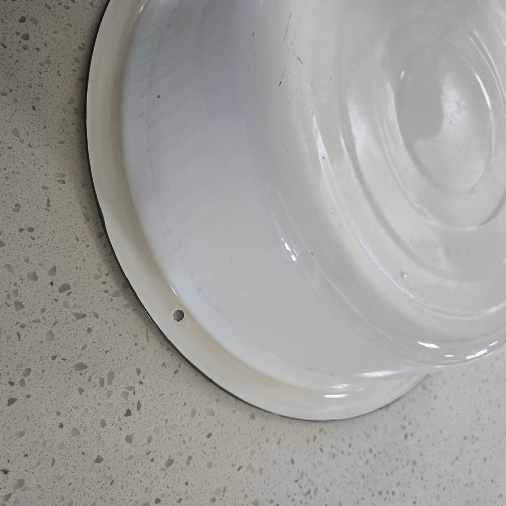 Vintage White Enamel Wash Basin 16.5" Bowl Farmhouse Decor Rustic Metal Dark Rim - Picture 4 of 10